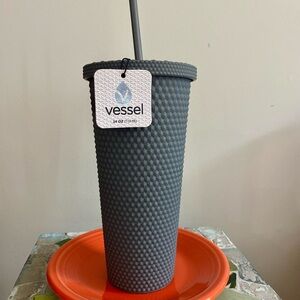 NWOT. 24 oz Vessel reusable diamond studded tumbler with straw and lid in gray.